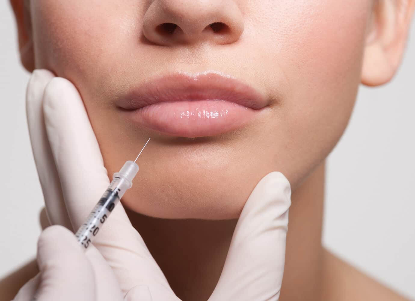 فرم دهی به لب با تزریق ژل