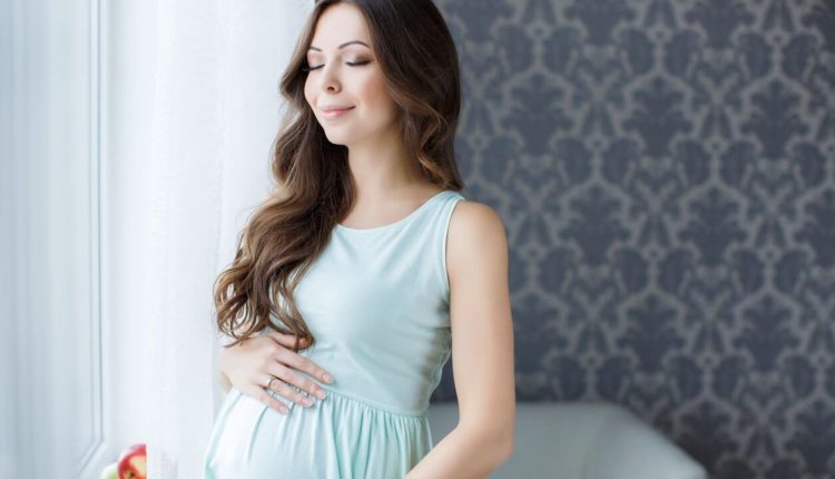 خطرات تزریق ژل به لب در حاملگی