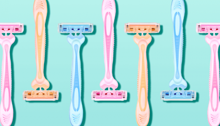 عوارض تیغ زدن موهای زائد